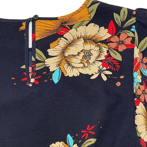 LACE & MESH Flutter Sleeve Floral Top - Picture 4 of 6